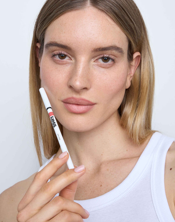 rosy nude; Inga indossa il Soft Shape Lip Liner in Rosy Nude