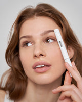Brown; Lena indossa il DAY Mascara in Brown