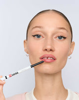 that girl; Step 3: Filippa indossa il Soft Shape Lip Liner in Natural Rose