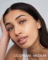 ; Yashvi indossa la CC Cream in Medium